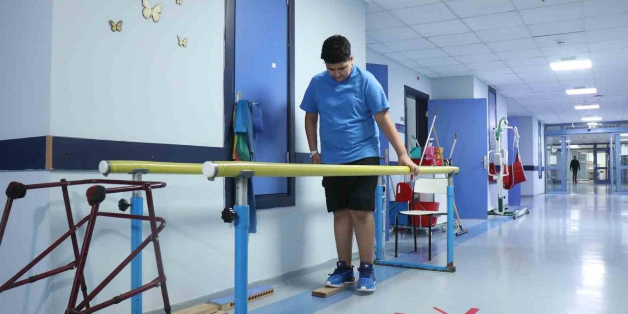 Seyirci Olarak Götürüldüğü Resmi Maçta Oynatıldı, Sakatlanınca Hayalleri Yıkıldı