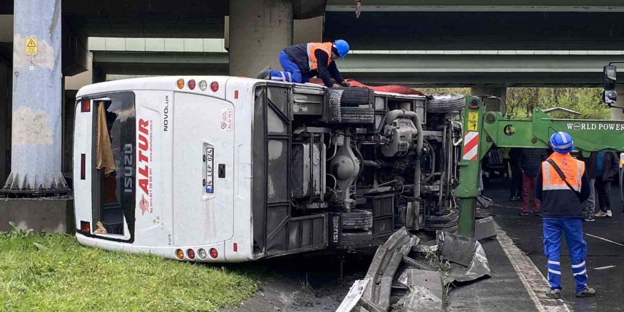 İstanbul Havalimanı’nda Görevli Polisleri Taşıyan Servis Minibüsü Devrildi: 6 Polis Hafif Şekilde Yaralandı
