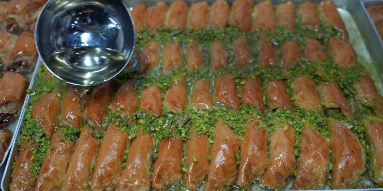 Baklavalar Bayram Sofraları İçin Hazırlanıyor