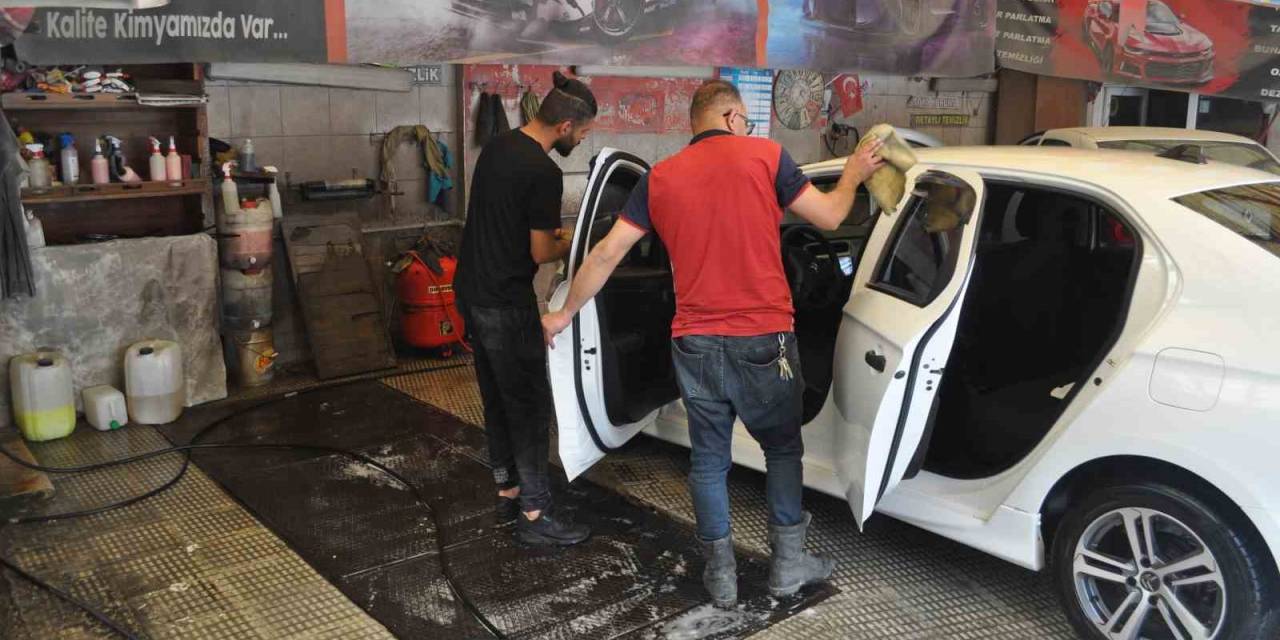 Toz Taşımımı Nedeniyle Oto Yıkamacıların Bayram Yoğunluğu Erken Başladı