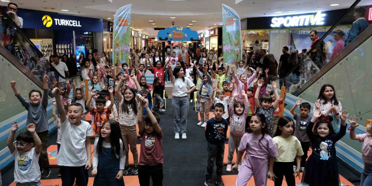 Çocuklar Espark Avm’de Kral Şakir Tiyatro Gösterisi İle Eğlenceli Zaman Geçirdi