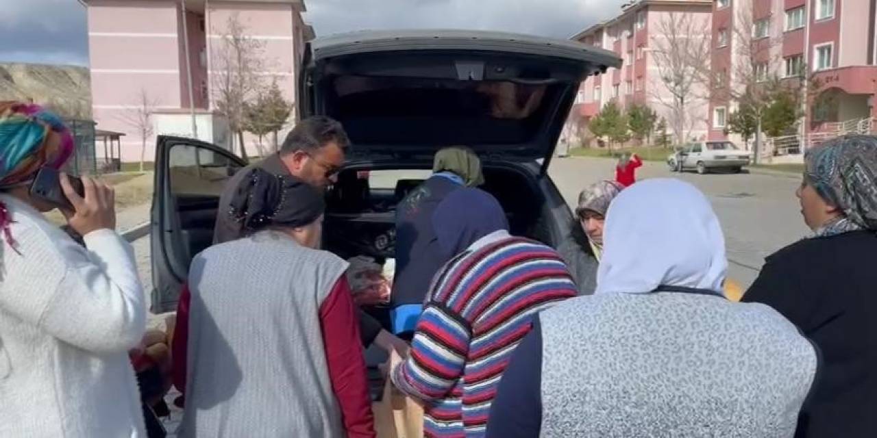Hayırsever Çiftçi 700 Kiloluk Tosunun Etini Ramazan’da İhtiyaç Sahiplerine Dağıttı