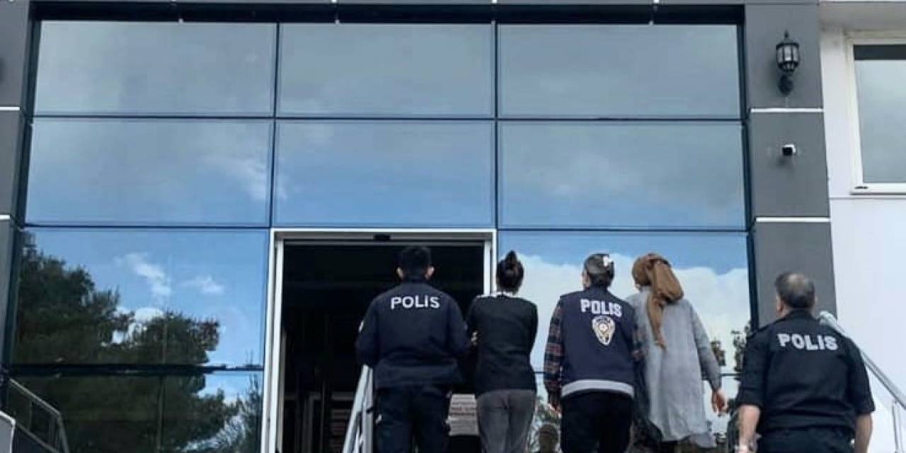 Pazarda Yankesicilik Yapan Kadınlar Yakalandı