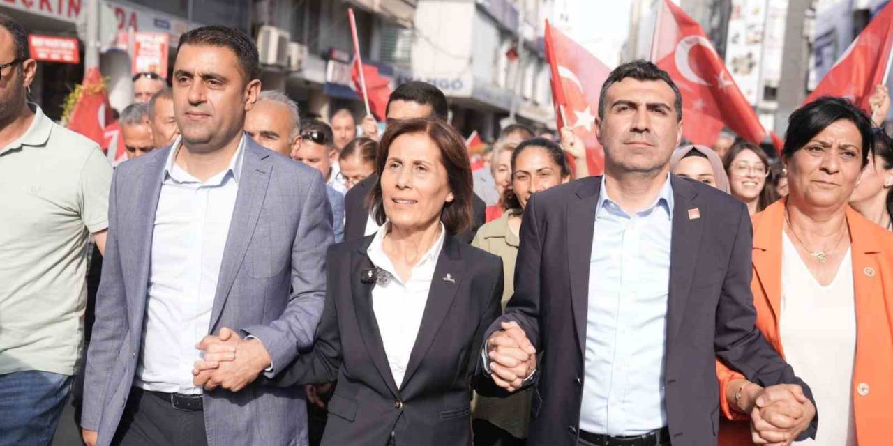 Seyhan Belediye Başkanı Seçilen Oya Tekin Mazbatasını Alıp Görevine Başladı