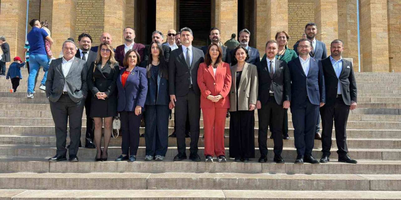 Ataşehir Belediye Başkanı Onursal Adıgüzel Anıtkabir’i Ziyaret Etti