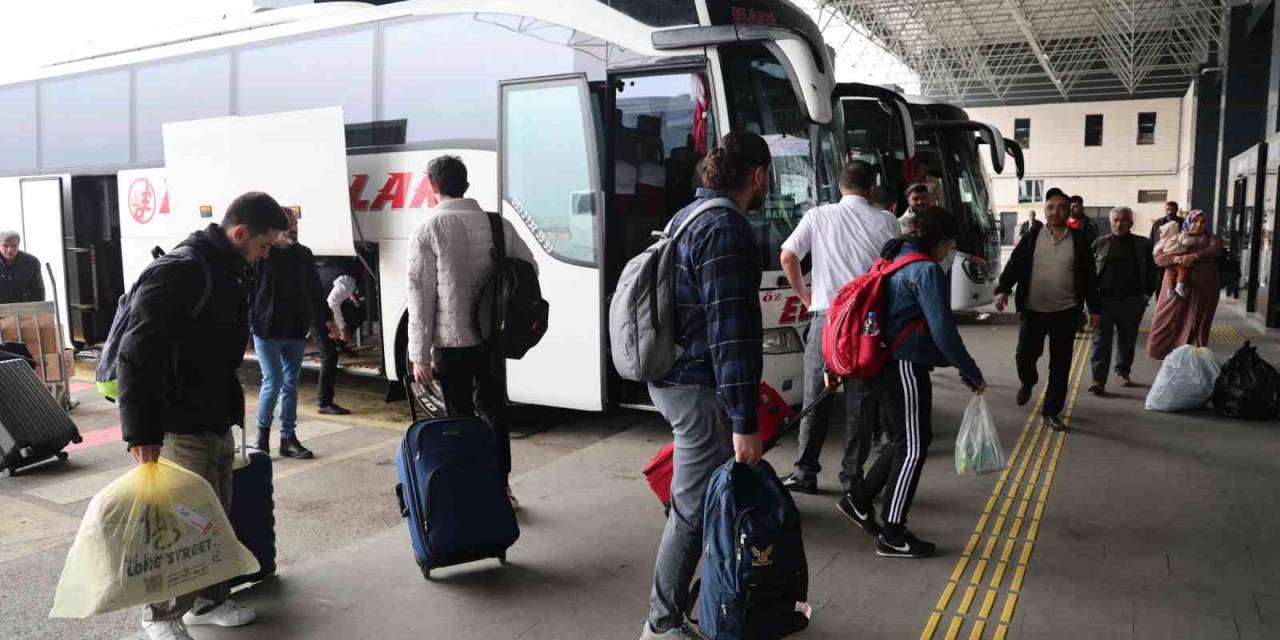Elazığ Otogarında Bayram Yoğunluğu