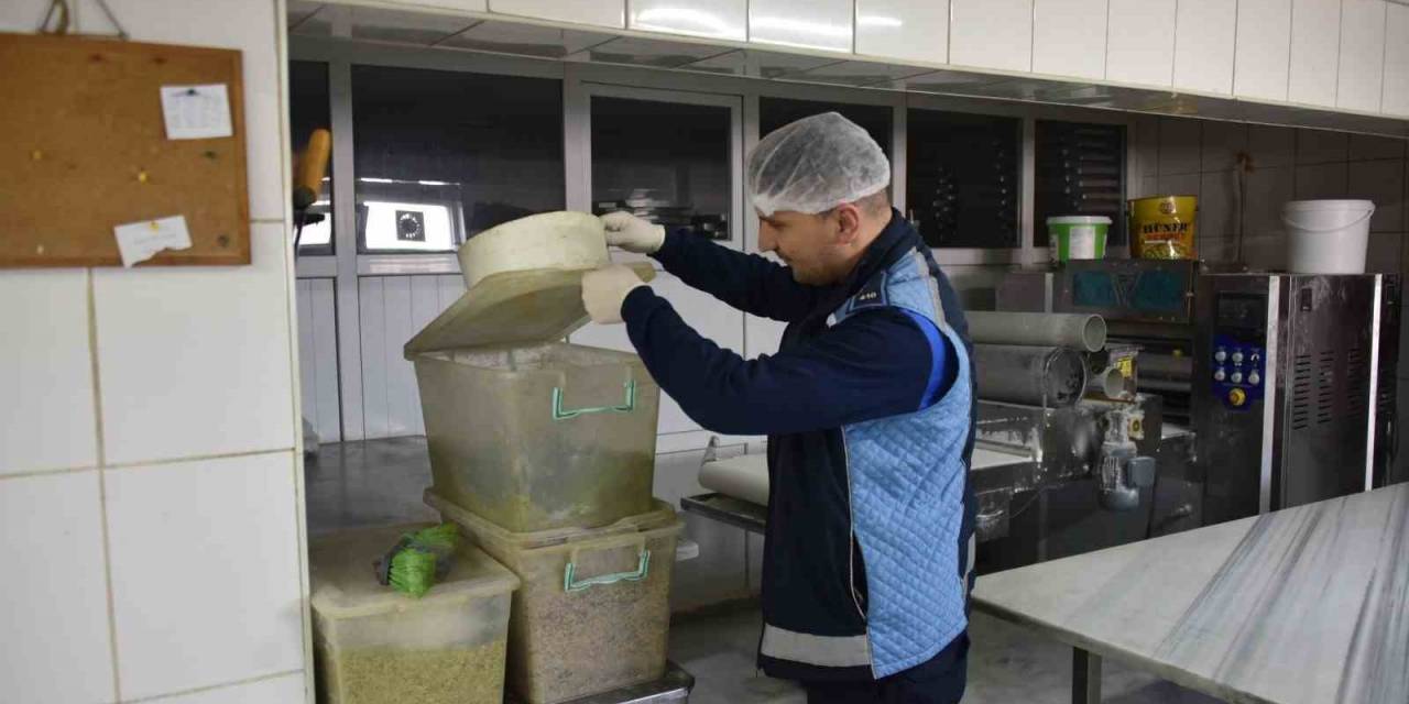 Zabıta Ekiplerinden Tatlı İmalathanelerinde Sıkı Denetim