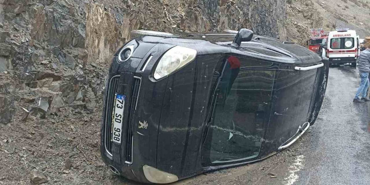 Hakkari’de Kamyonet Yan Yattı: 5 Yaralı