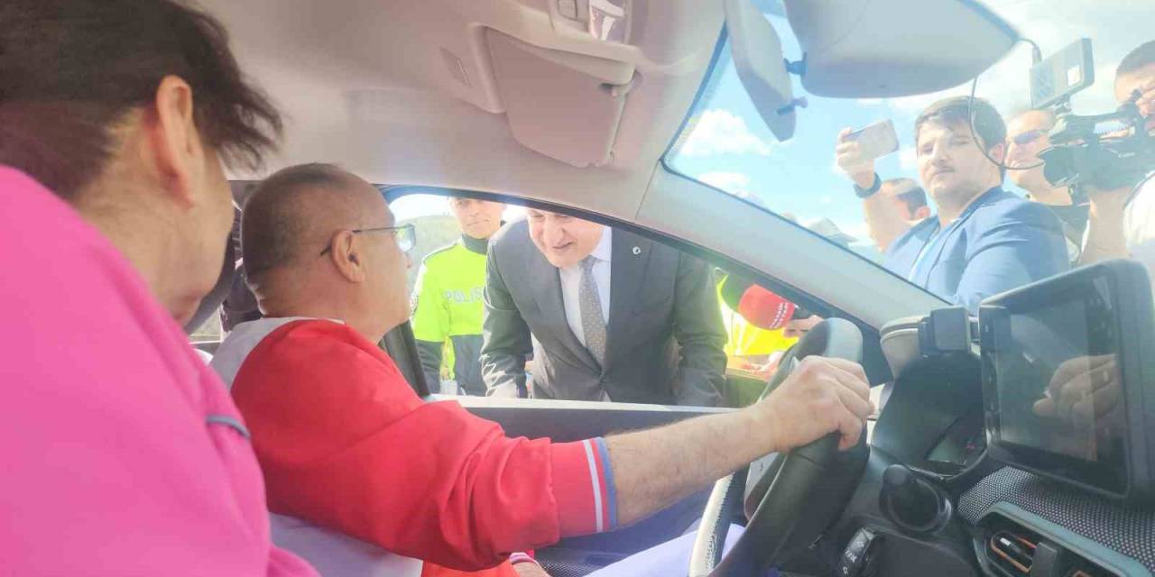 Uygulamaya Katılan Vali Sürücüleri Uyardı: Sevdiklerinize Sağlıkla Ulaşın