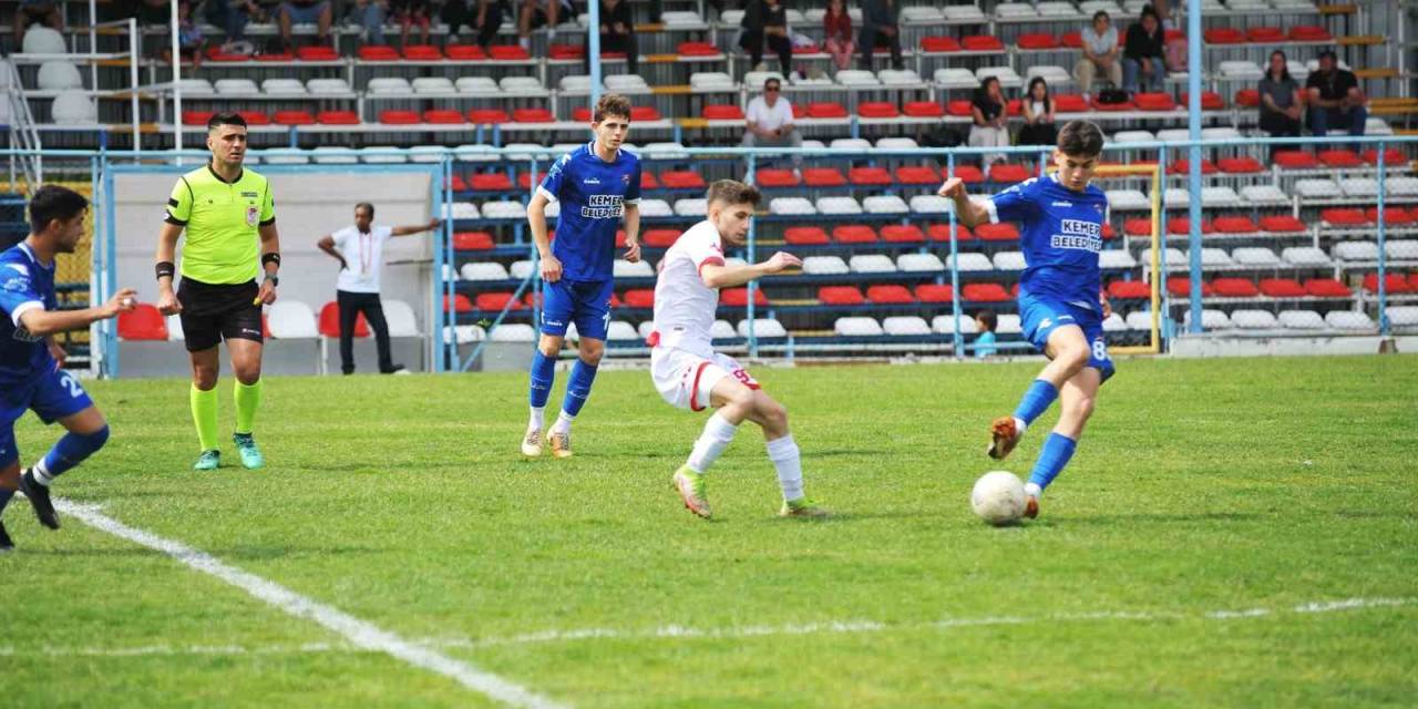 Kemer Belediye Spor Evinde Galip Geldi