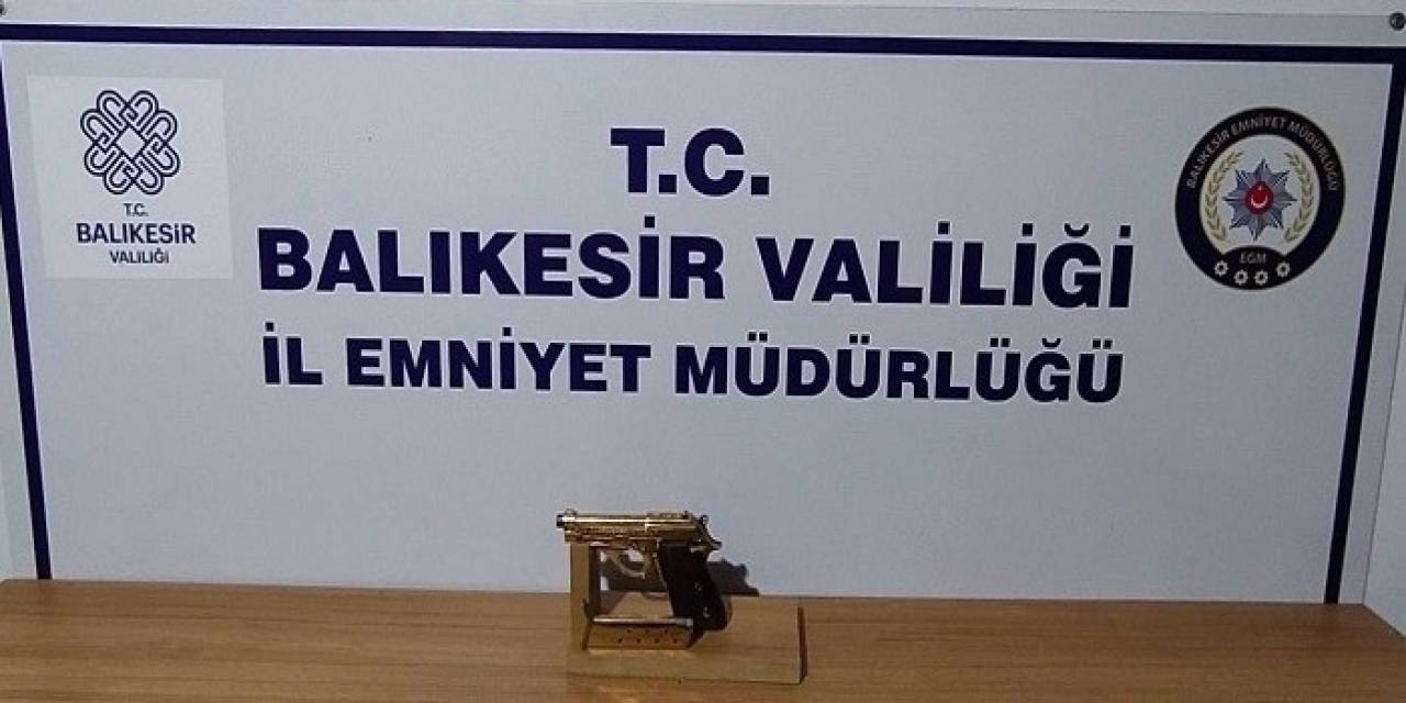 Kız Meselesinden Husumetlisini Tabanca İle Vurdu