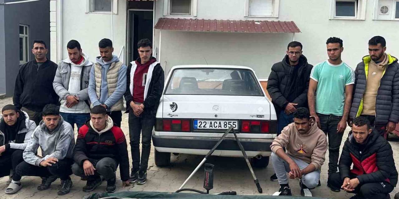 Yunanistan’a Bot İle Geçmeye Çalışan 15 Düzensiz Göçmen Yakalandı