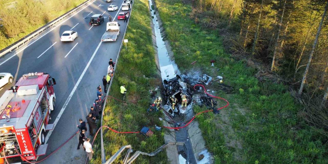 Kanala Uçan Minibüs Alev Alev Yandı: 2 Yaralı