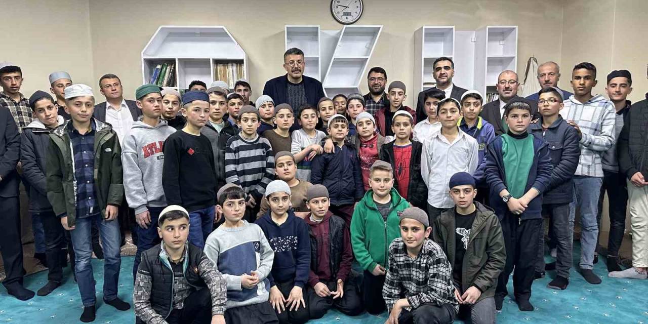 Vali Çelik: "45 Öğrencimizi İstanbul’a Gezi Ve Maça Göndereceğiz"