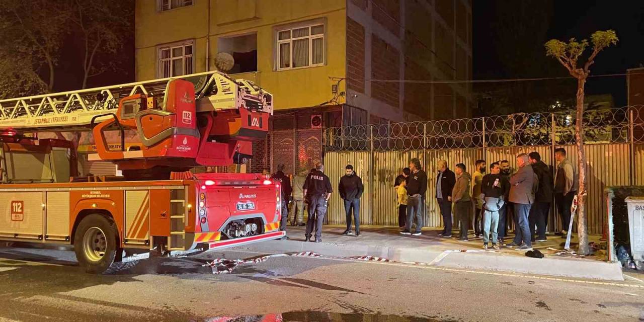 Avcılar’da 4 Katlı Binanın 1. Katında Çıkan Yangında Mahsur Kalan 11 Kişi Kurtarıldı