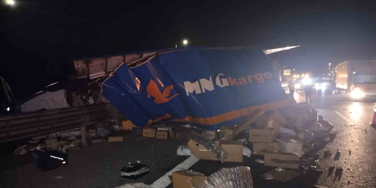 Kuzey Marmara Otoyolu’nda Tır, Kamyona Arkadan Çarptı: 2 Yaralı