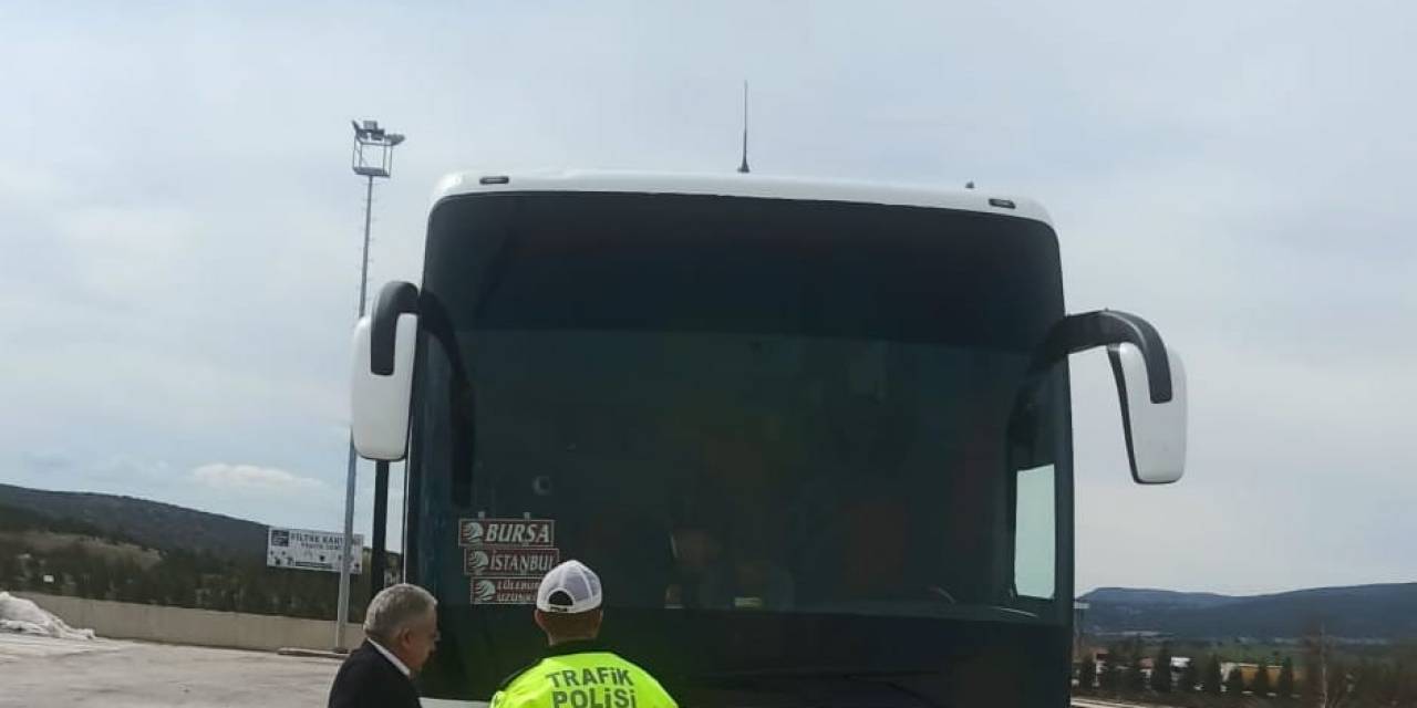 Polis Ekipleri Şehirlerarası Otobüslerde Emniyet Kemeri Bilgilendirmesi Yaptı
