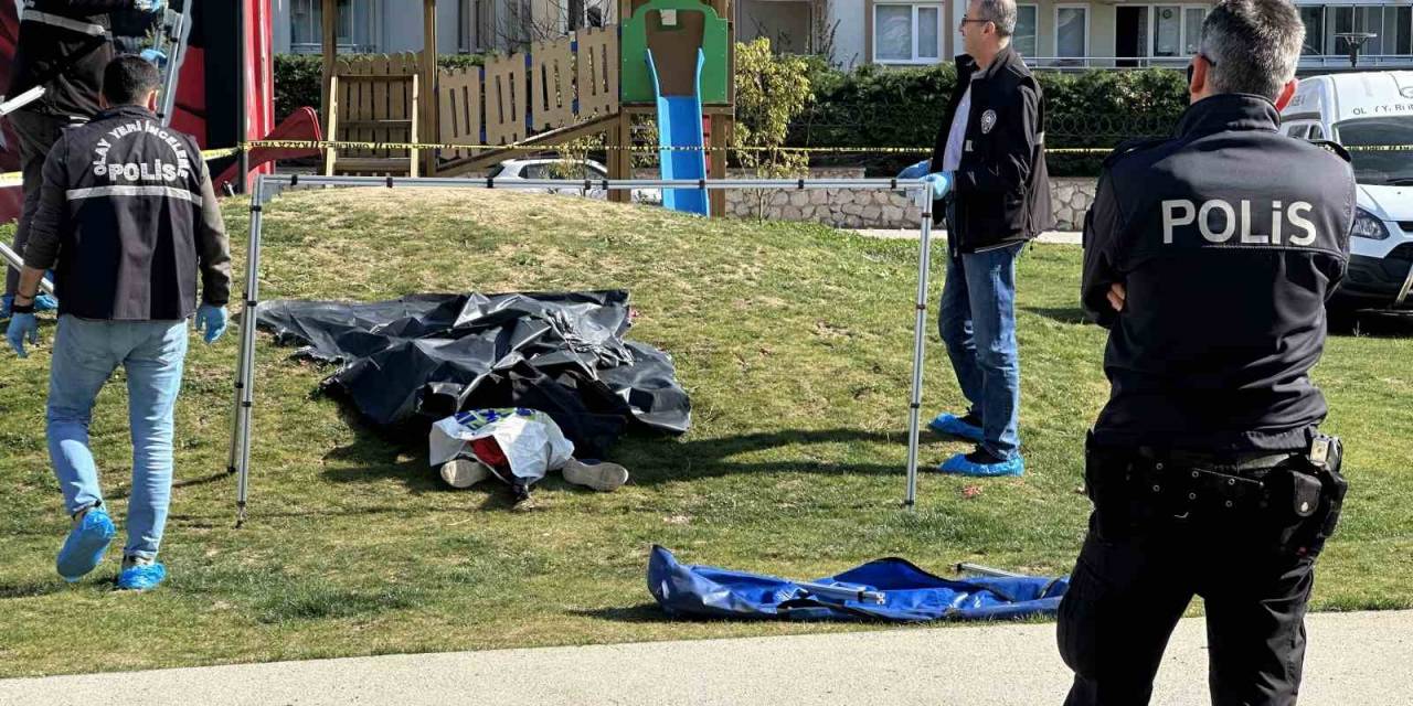 Bursa’da 19 Yaşındaki Genç, Parkta Ölü Bulundu