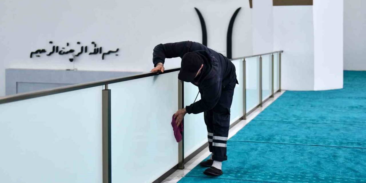 Esenyurt’ta İbadethaneler Temizlendi