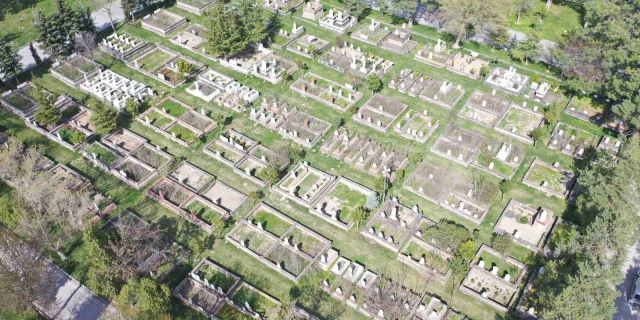 Kayseri’de Mezarlıklar Bayrama Hazır