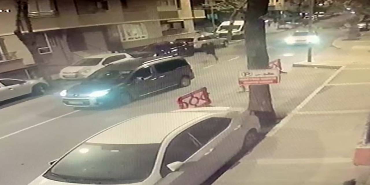 Avcılar’da Araçla Önünü Kestikleri Taksiye Kurşun Yağdırdılar: O Anlar Kamerada