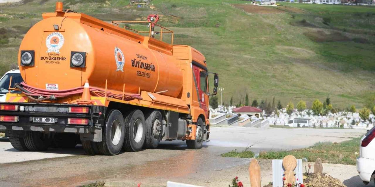 Mezarlıklarda Bayram Temizliği