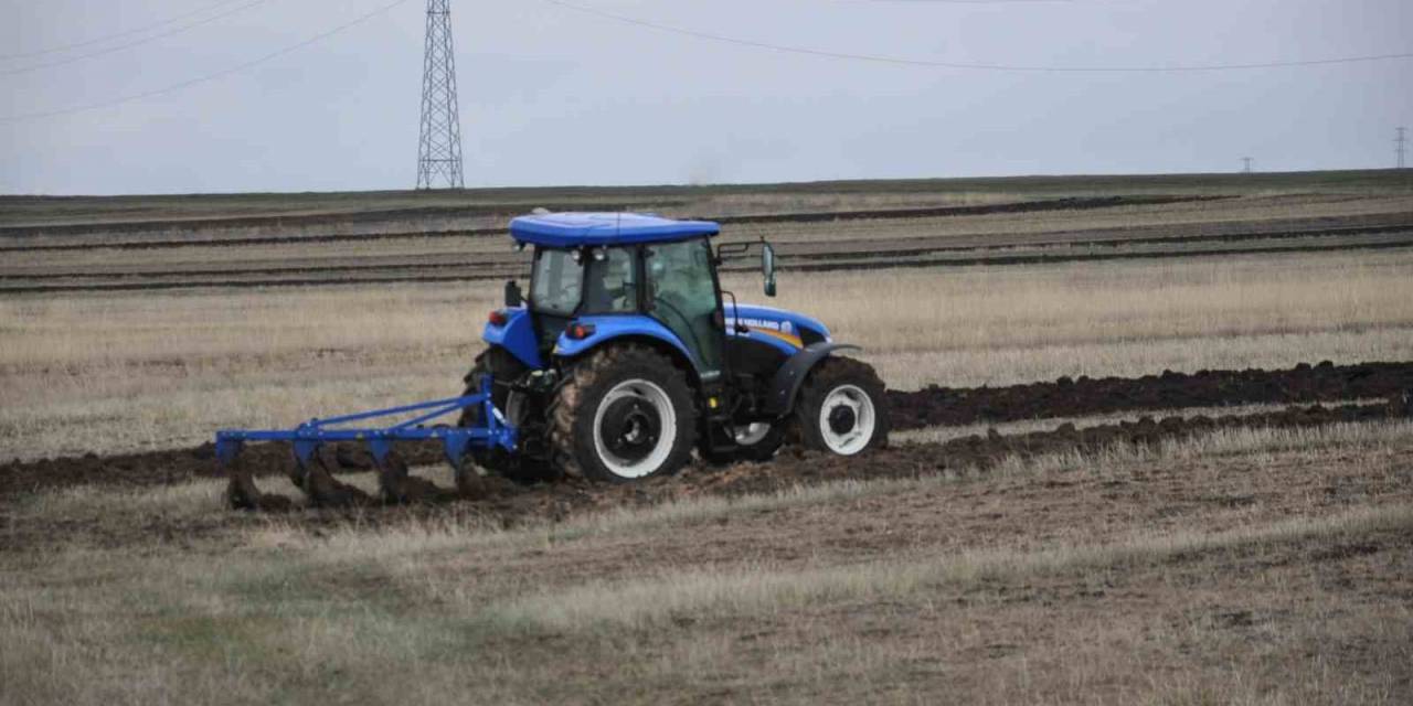 Kars’ta Tarlalar Sürülüyor