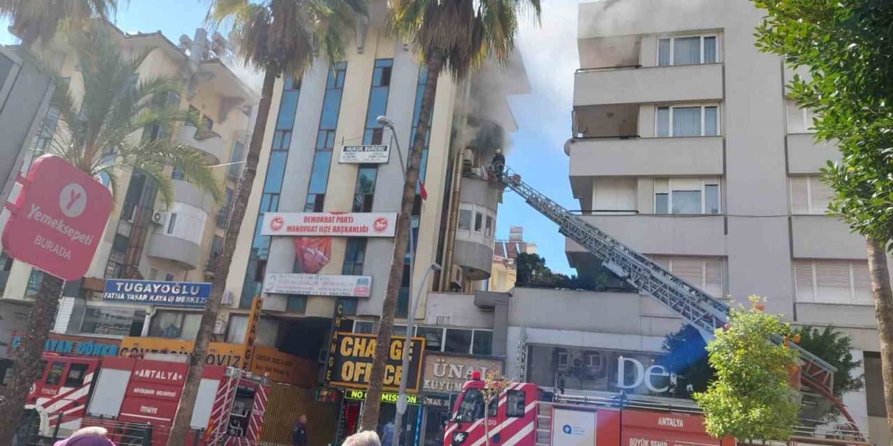 Personel Yatakhanesinde Çıkan Yangın Korkuttu