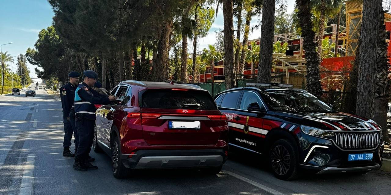 Alanya’da Jandarmadan Sürücülere Güvenli Sürüş Uyarısı