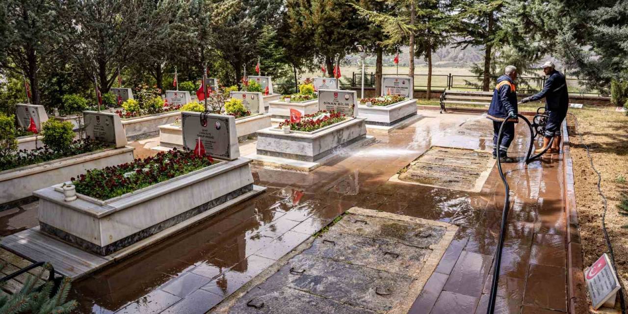 Tokat’ta Şehitlikler Temizlendi