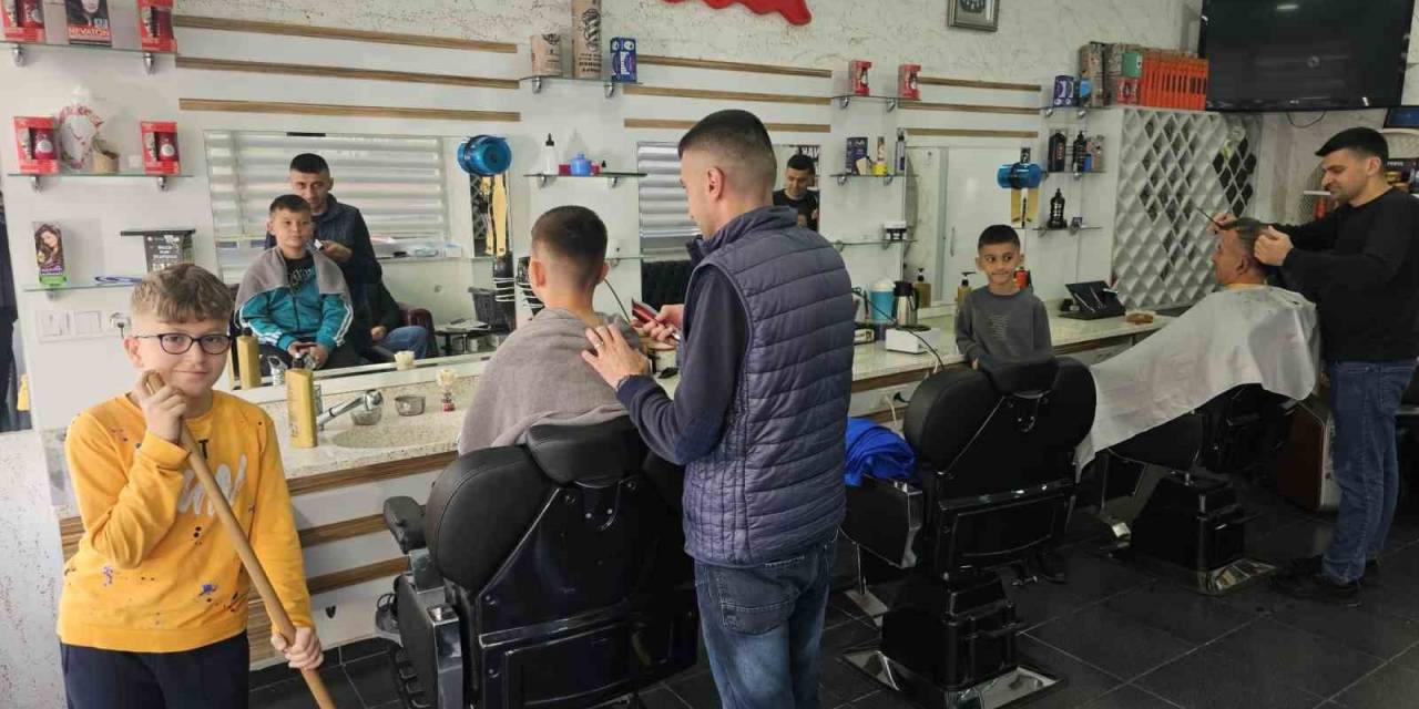 Bandırma’da Berberlerin Ramazan Bayramı Mesaisi