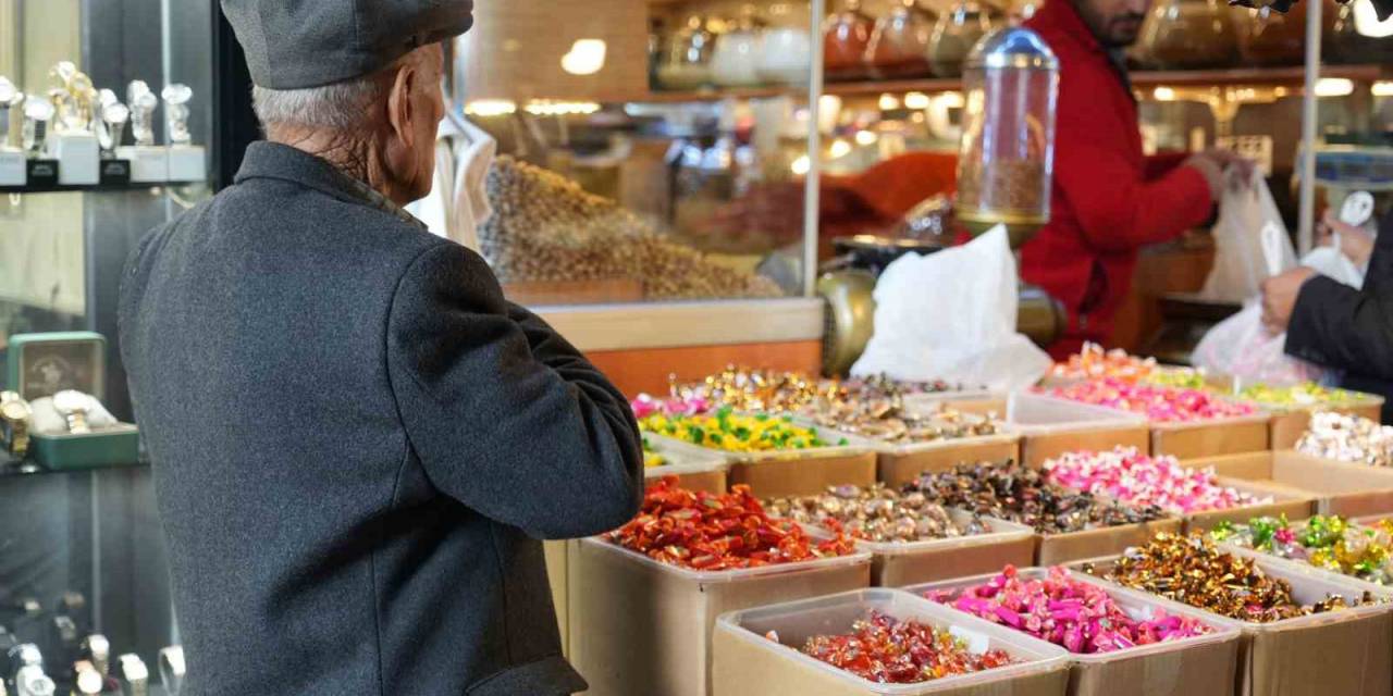 Bayram Öncesi Şeker Ve Çikolataya Yoğun Talep