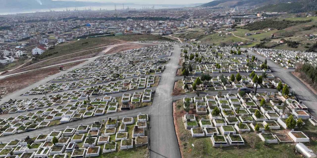 Derince’de Mezarlık Ziyaretlerine Ücretsiz Servis