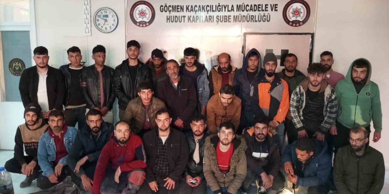 26 Kaçak Göçmeni Tıka Basa Minibüse Dolduran 2 Organizatör Tutuklandı