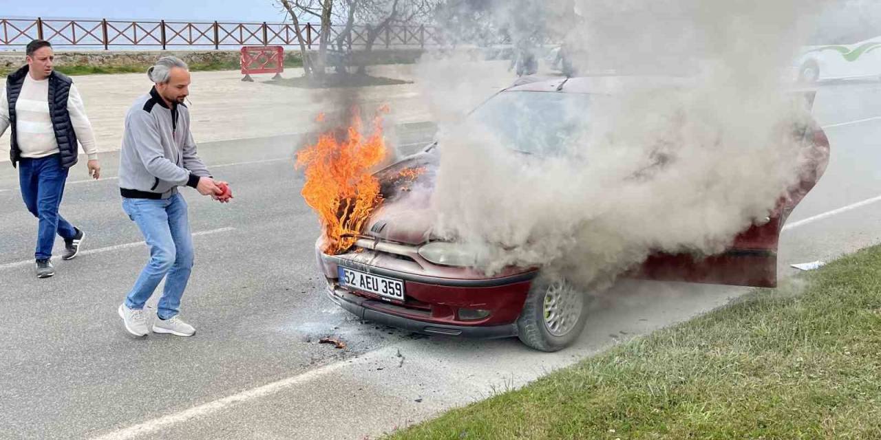 Ordu’da Seyir Halindeki Otomobil Alev Aldı