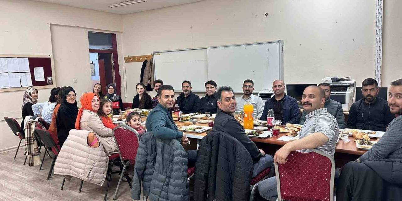Hamur’da Köy Öğretmenlerine Sürpriz Ziyaret