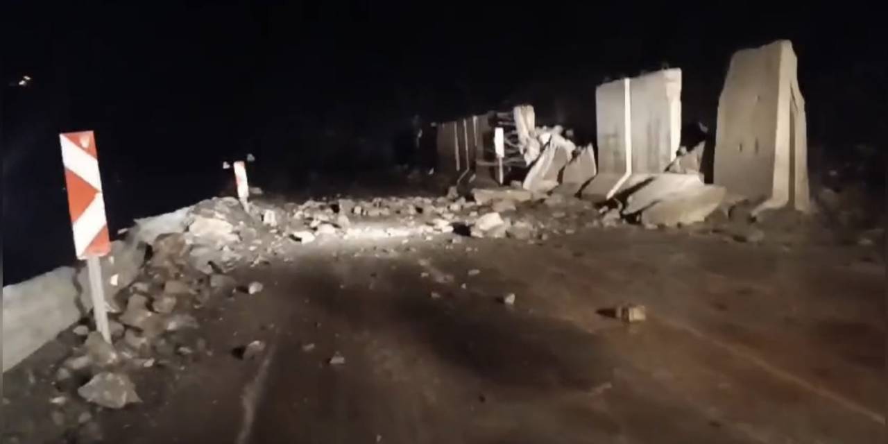 Yüksekova-van Karayolundaki Heyelanda Faciadan Dönüldü