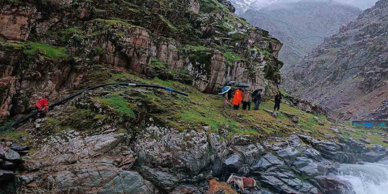 Dereye Düşen At Kurtarıldı