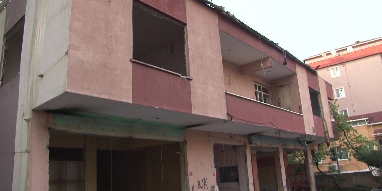 Kartal’da Yangından Korkan Yaşlı Adam Kalp Krizinden Öldü