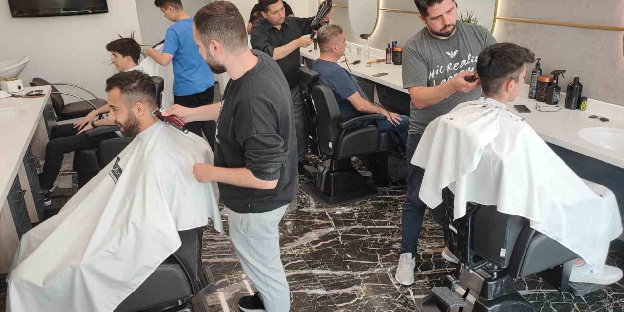 Birçok Bayram Geleneği Yok Olurken, Tıraş Geleneği Devam Ediyor