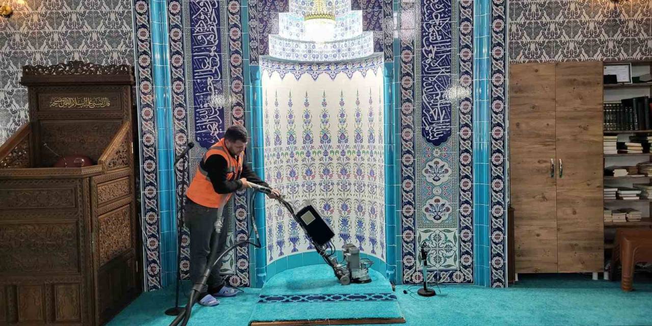 Adıyaman’da Camiler Bayrama Hazır