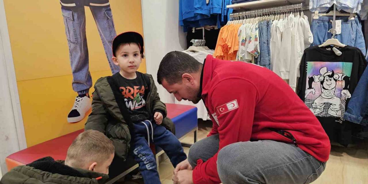 Kızılay Ağrı Şubesi Çocuklara Bayram Heyecanı Yaşattı