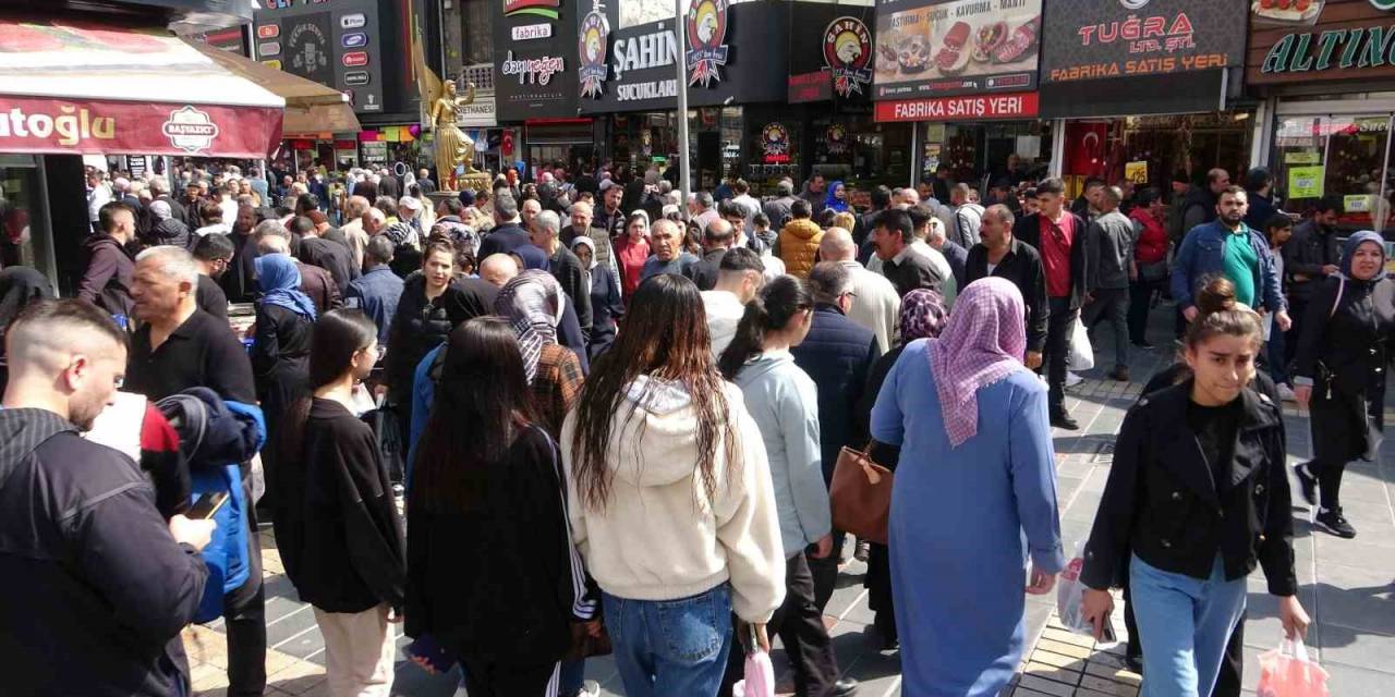 Kayseri’de Tarihi Kapalı Çarşı Bayram Öncesi Doldu Taştı