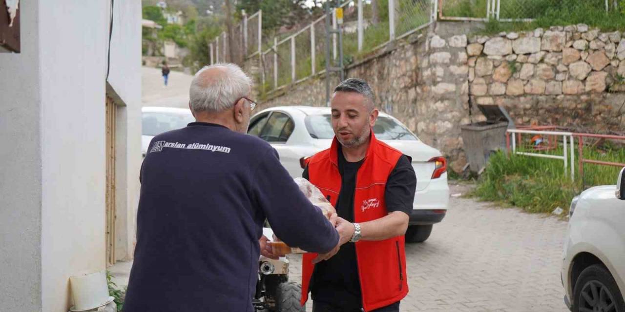 Ramazan Ayı Boyunca Yaşlı Ve Bakıma Muhtaç Kişilere Sıcak Yemek Dağıtıldı