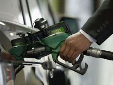 Benzine yine indirim yerine zam geldi