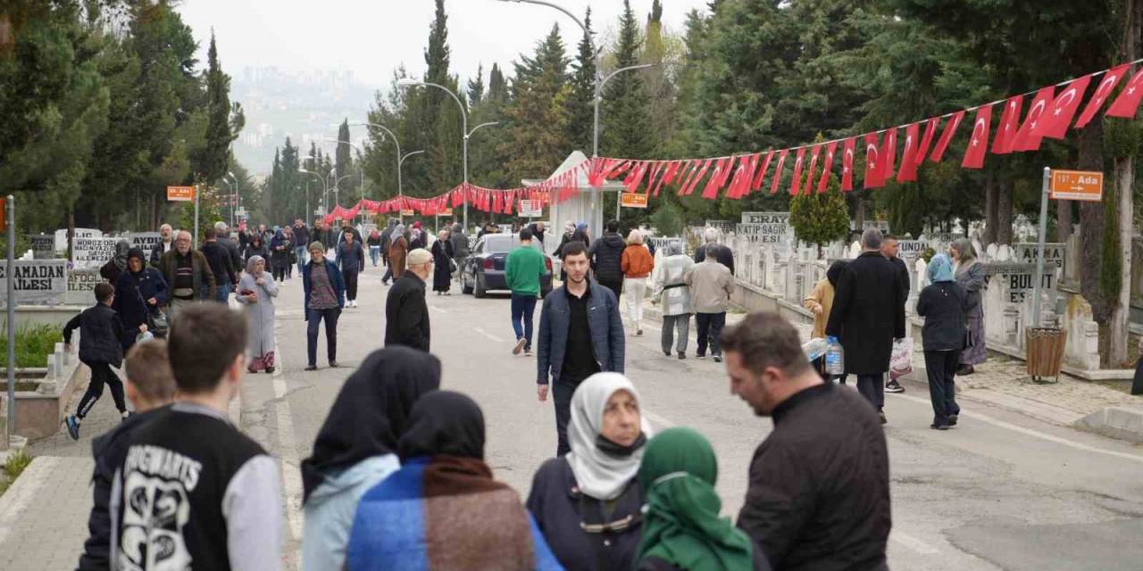 Samsunlular Mezarlıklara Akın Etti
