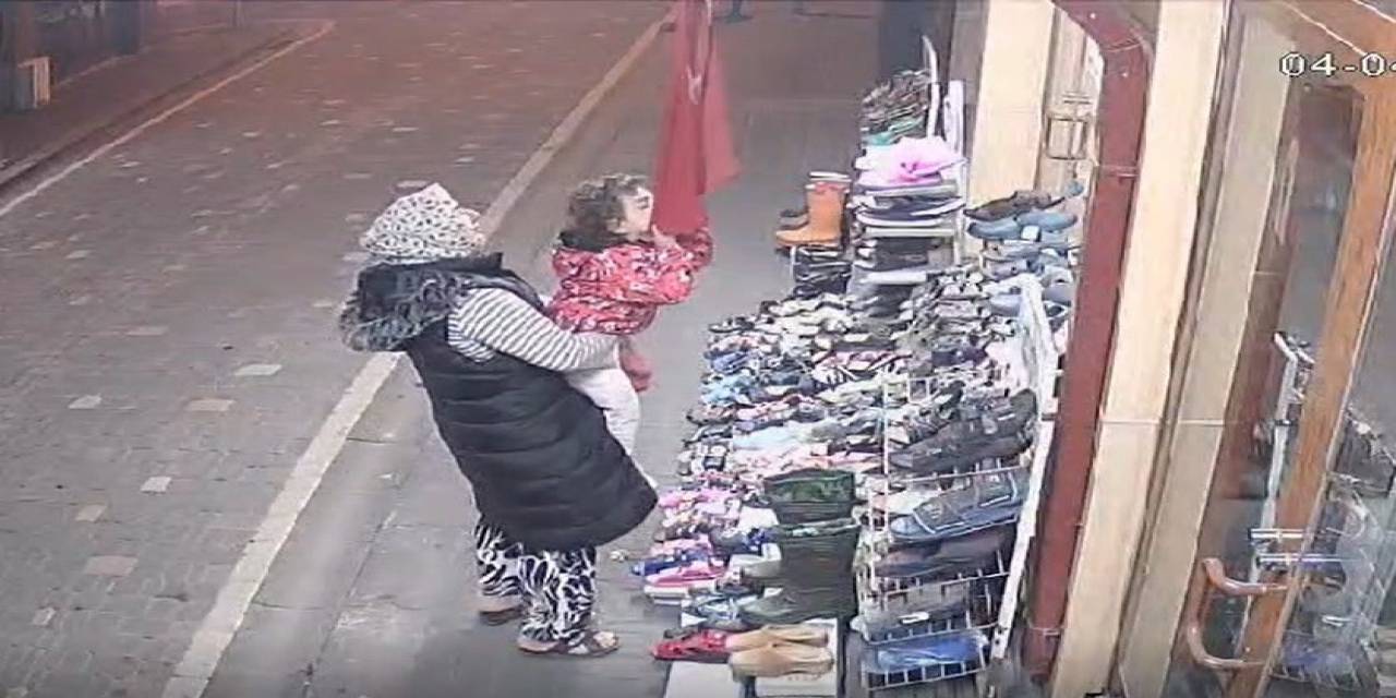 Depremzede Çocuğun Bayrak Sevgisi Duygulandırdı