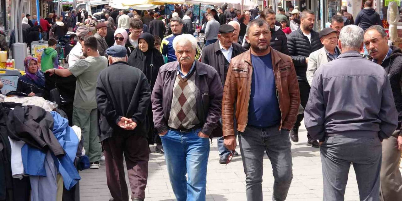 Yozgat’ta Çarşı Ve Pazarda Bayram Yoğunluğu Yaşanıyor
