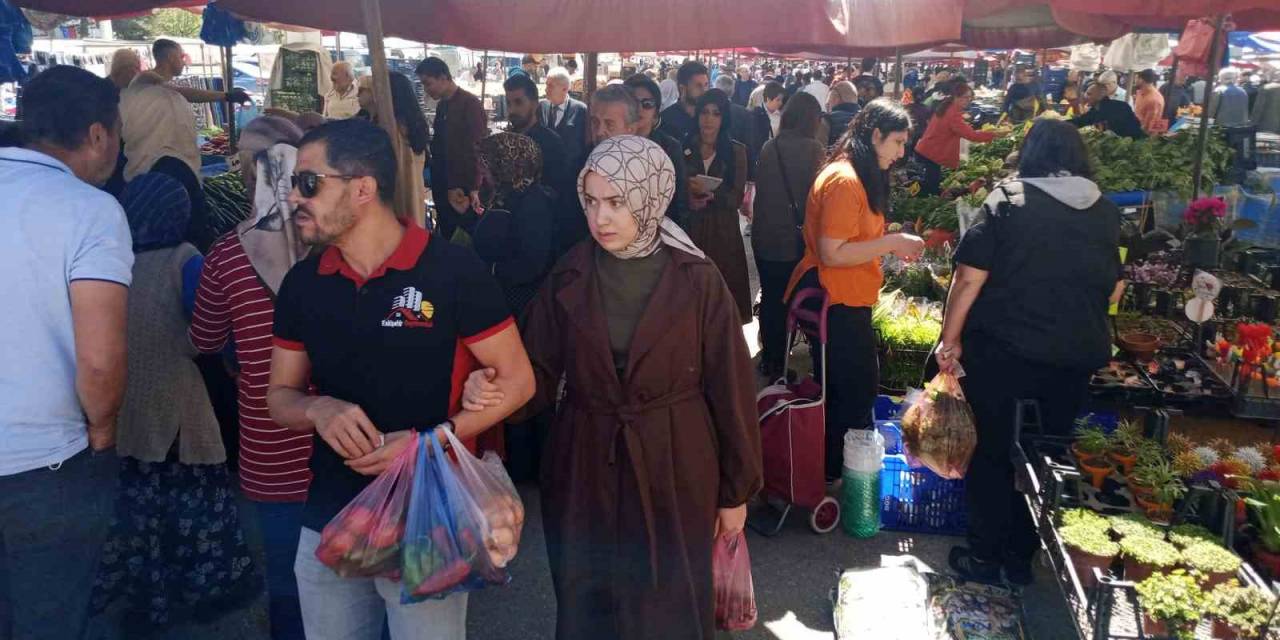 Semt Pazarlarında Ramazan Bayramı Yoğunluğu