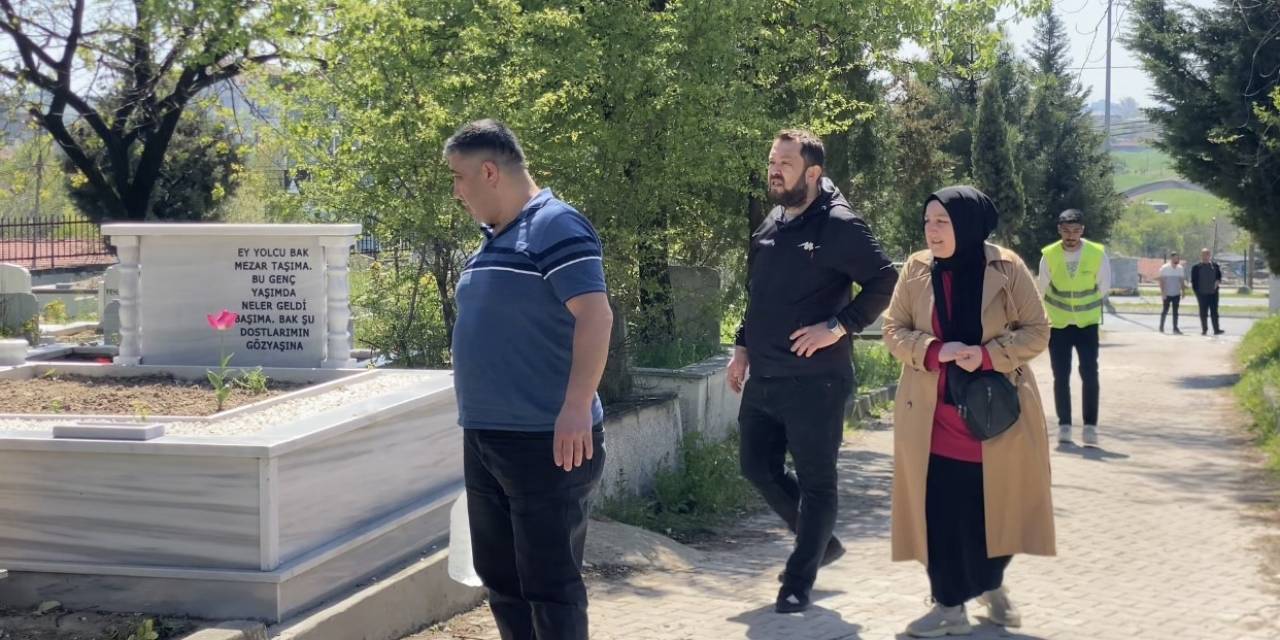 Vatandaşlar Edirnekapı Şehitliği’ni Ziyaret Etti